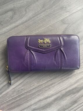 Coach Purple Leather Zip Wallet with Gold Coach Emblem Vintage